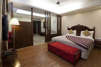 Oyo Premium Pitampura Hotel Nueva Delhi Exterior foto