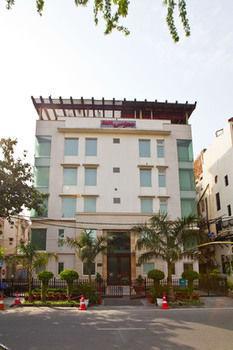 Oyo Premium Pitampura Hotel Nueva Delhi Exterior foto